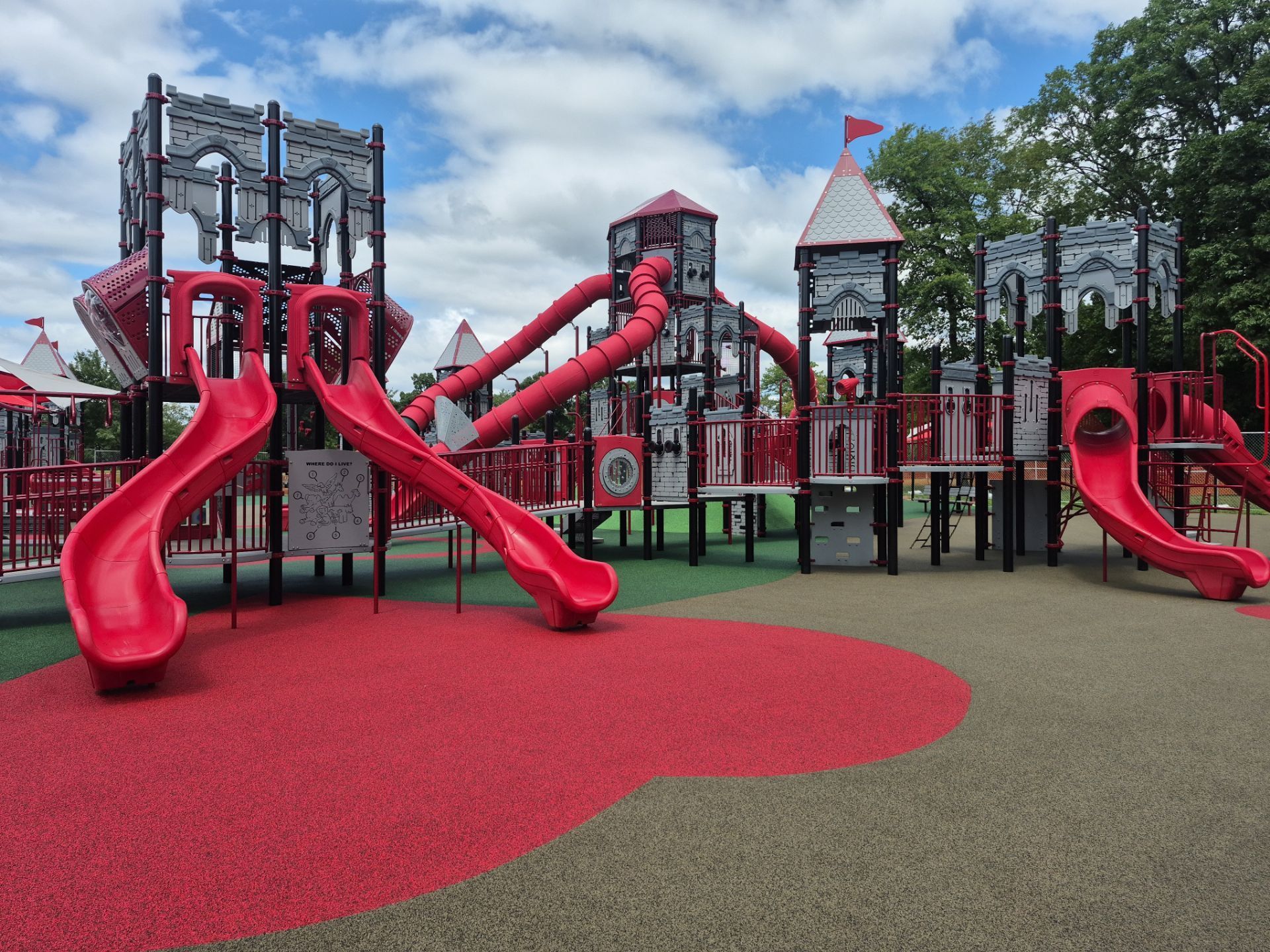 limerick-castle-playground-construction-red-slides